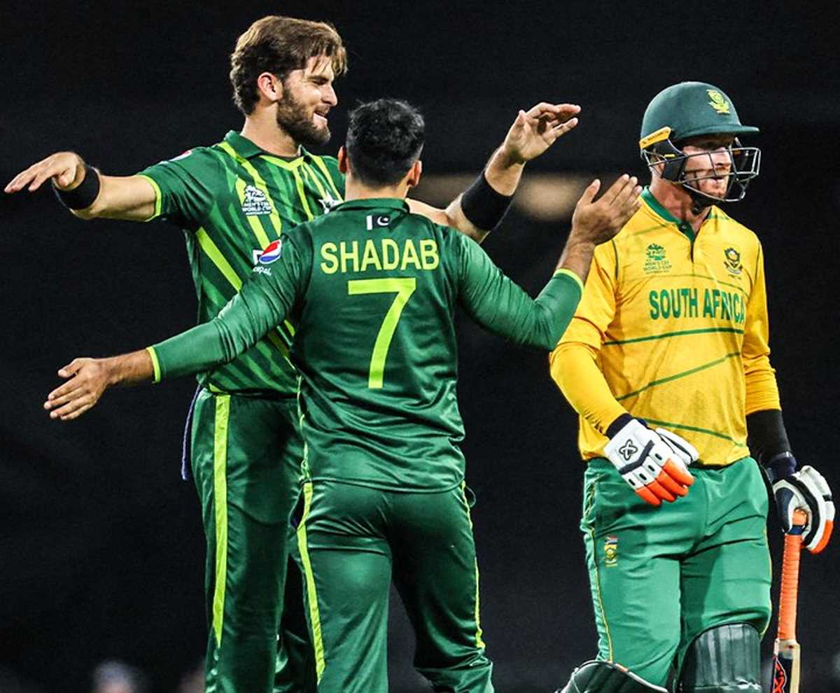 रोमांचक मुकाबले में पाकिस्तान ने दक्षिण अफ्रीका को 33 रन से हराया, सेमीफाइनल की रेस में बरकरार